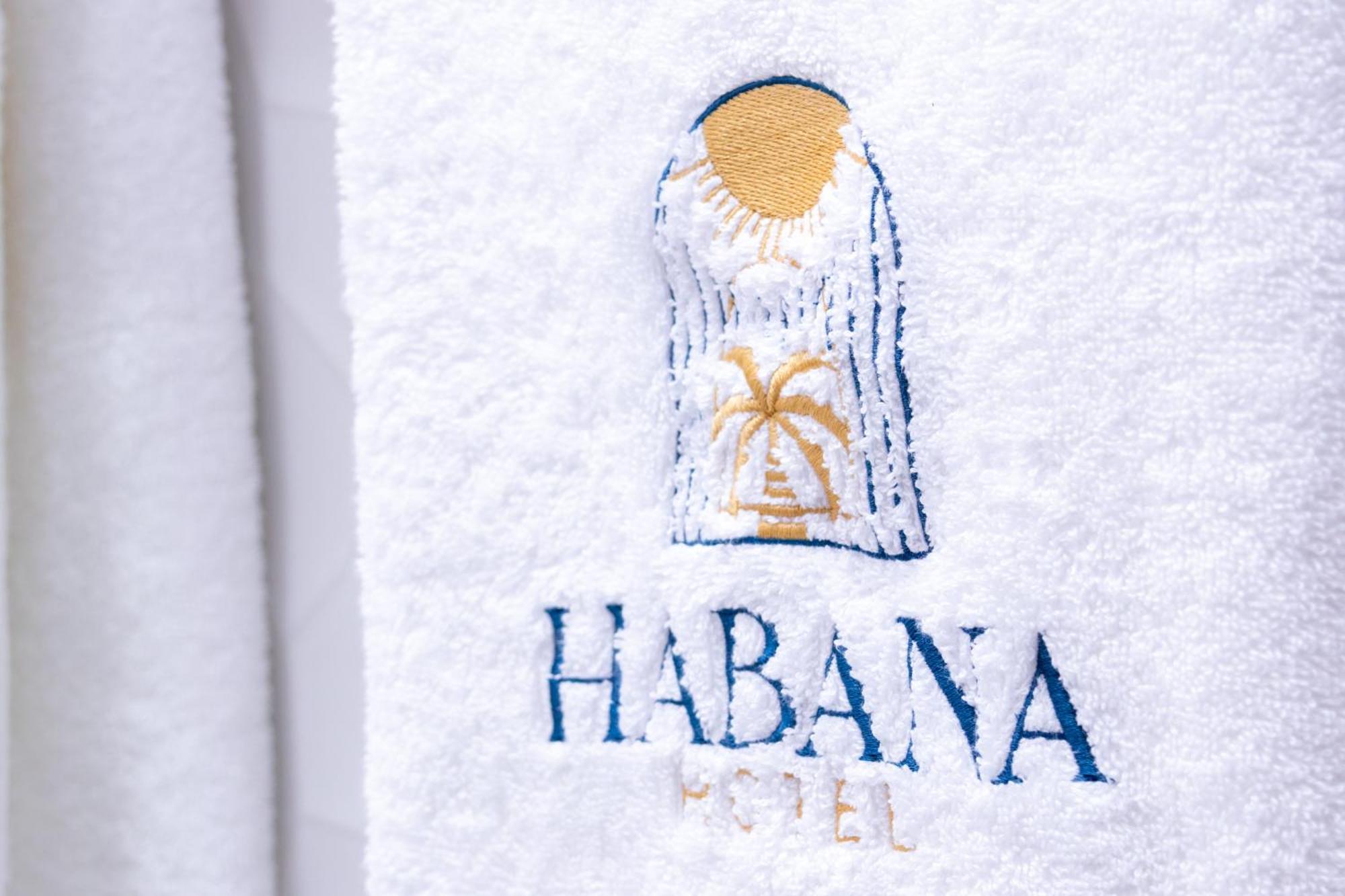 Habana Hotel Y Restaurante Higuey Exterior photo
