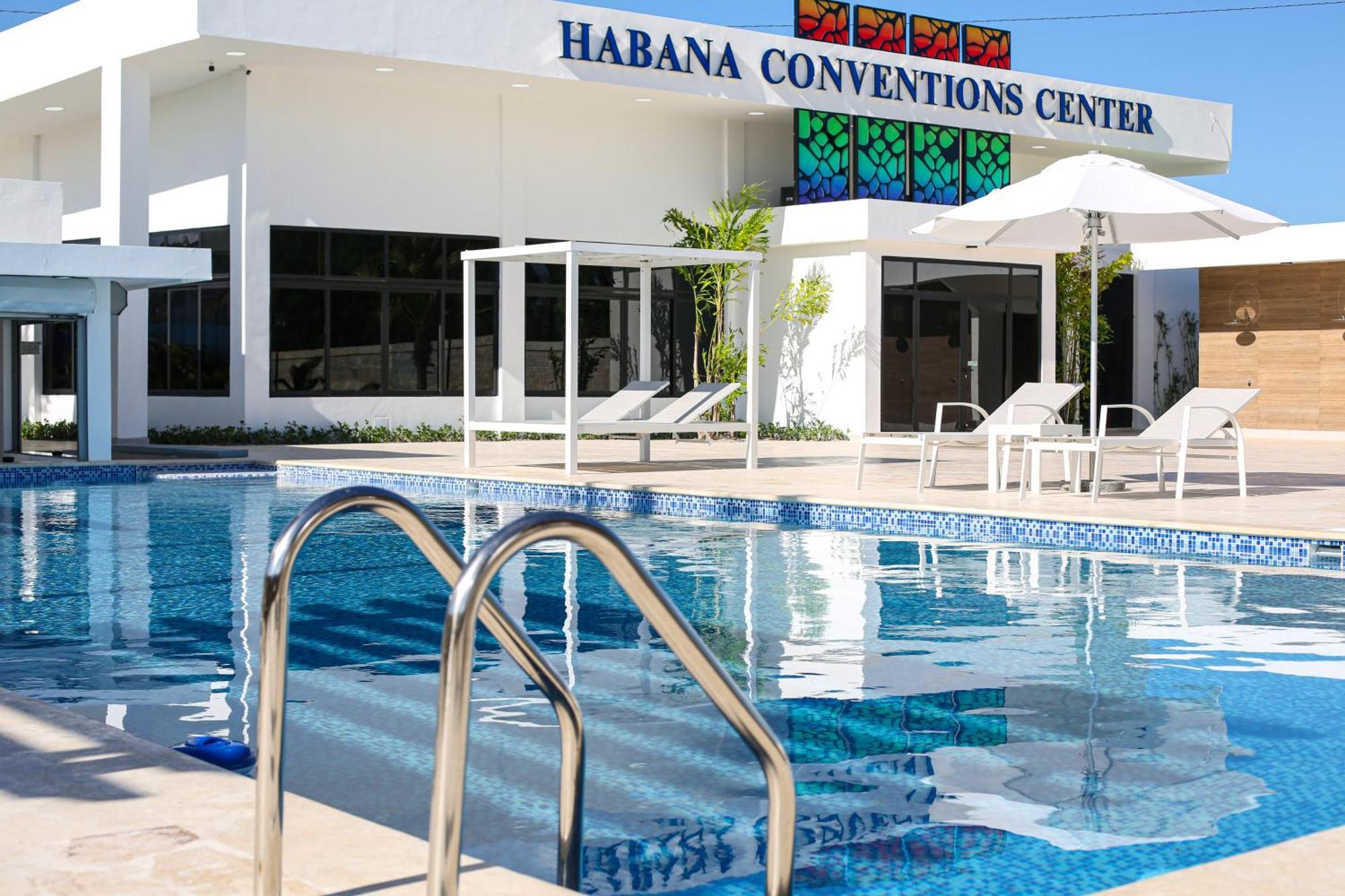 Habana Hotel Y Restaurante Higuey Exterior photo